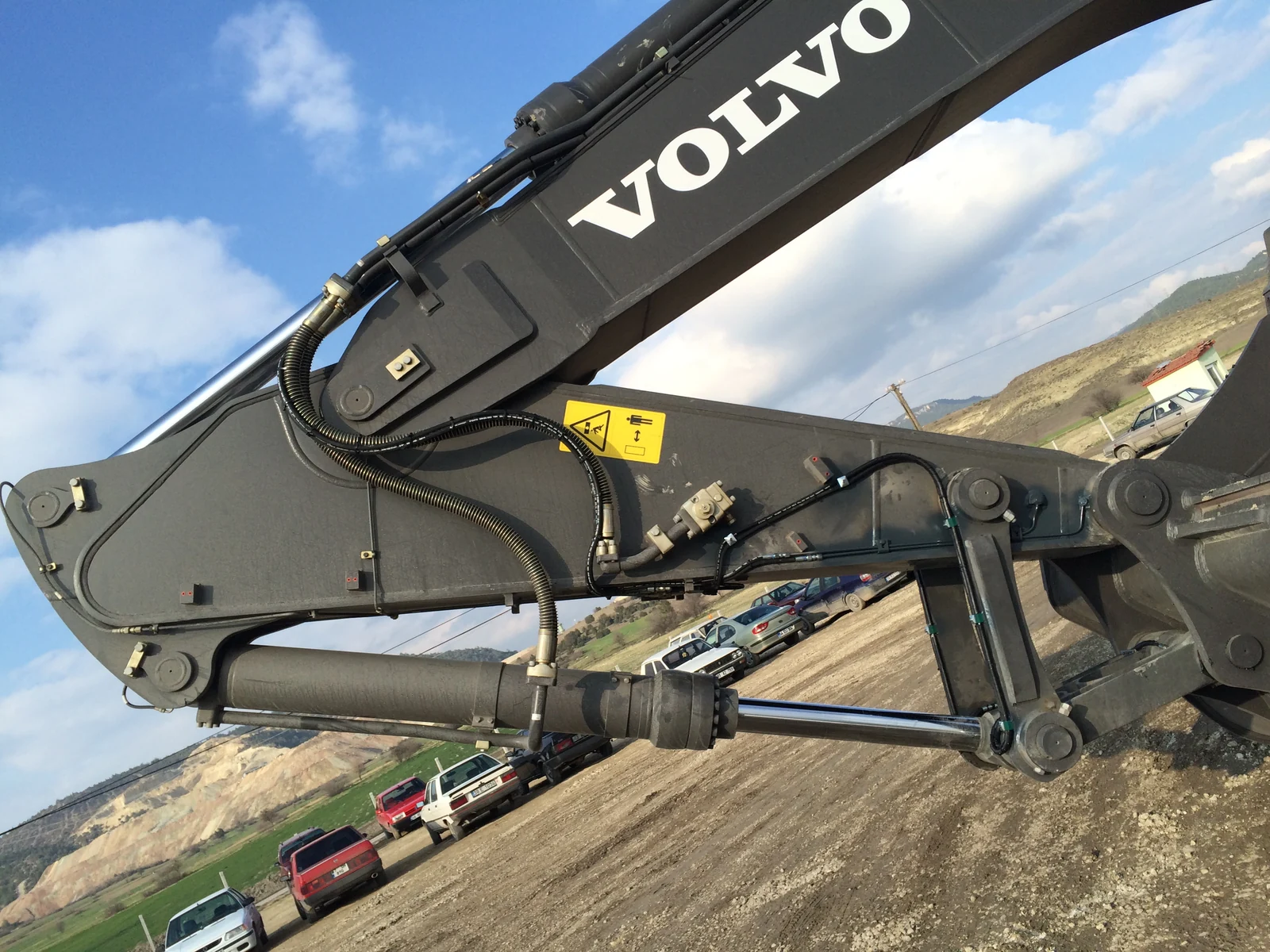Volvo ekskavatör bomundaki gresleme hattı ve bağlantı düzeni